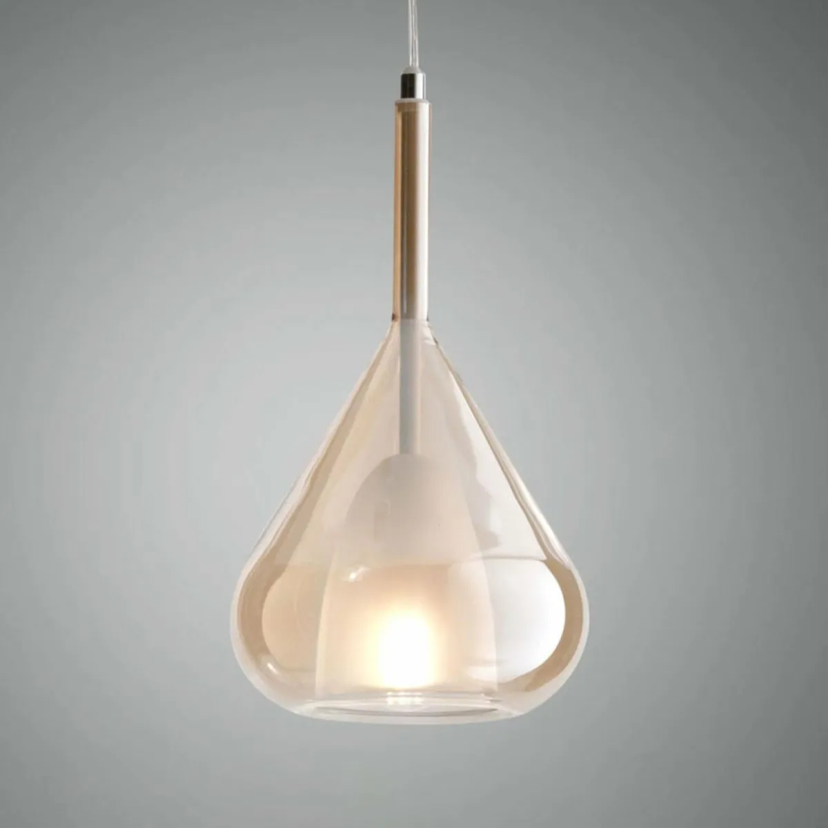 suspension_lila_amber___lampe_verre_1.webp Cheap Fabas Luce Suspension Lila, amber, à 1 lampe, verre