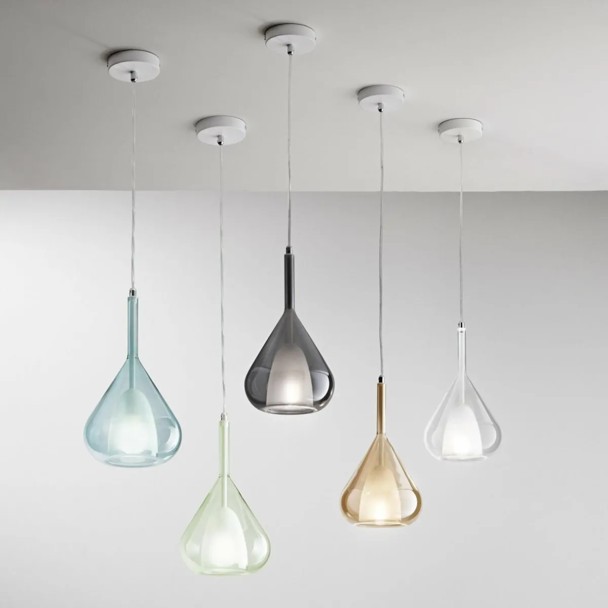 suspension_lila_bleu_azur___lampe_verre_2.webp Store Fabas Luce Suspension Lila, bleu azur, à 1 lampe, verre