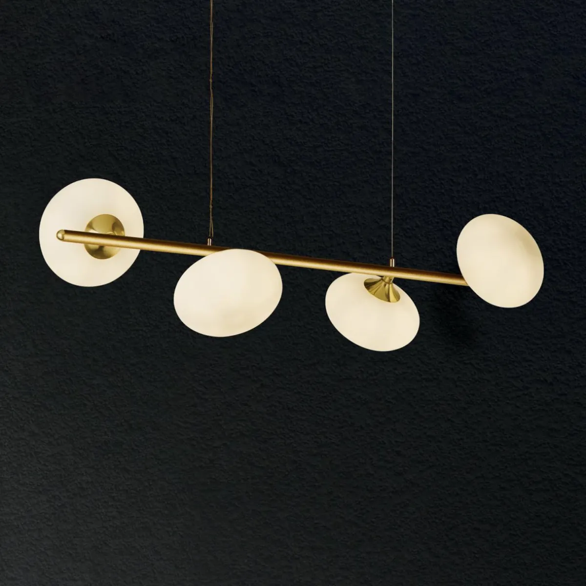 suspension_pebble___lampes_laiton_1-1.webp New Searchlight Suspension Pebble à 4 lampes, laiton