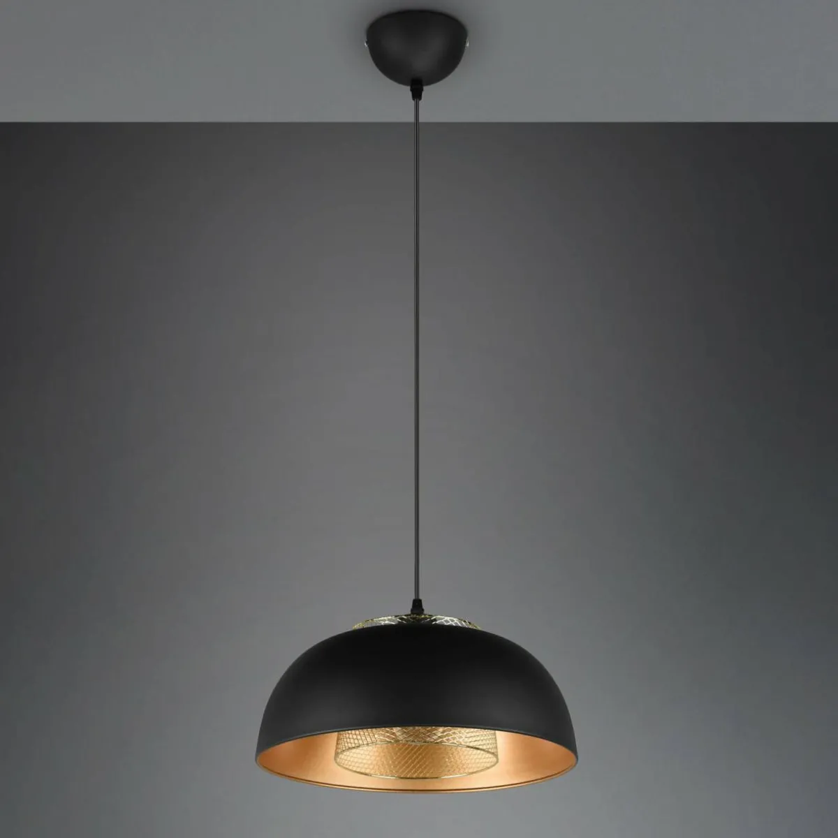 suspension_punch_noiror___lampe___cm_0-1.webp Hot Reality Leuchten Suspension Punch noir/or à 1 lampe Ø 35 cm