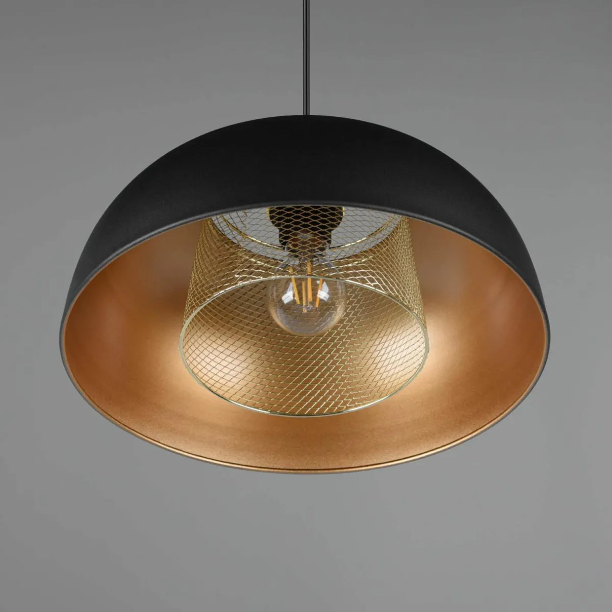 suspension_punch_noiror___lampe___cm_1-1.webp Hot Reality Leuchten Suspension Punch noir/or à 1 lampe Ø 35 cm