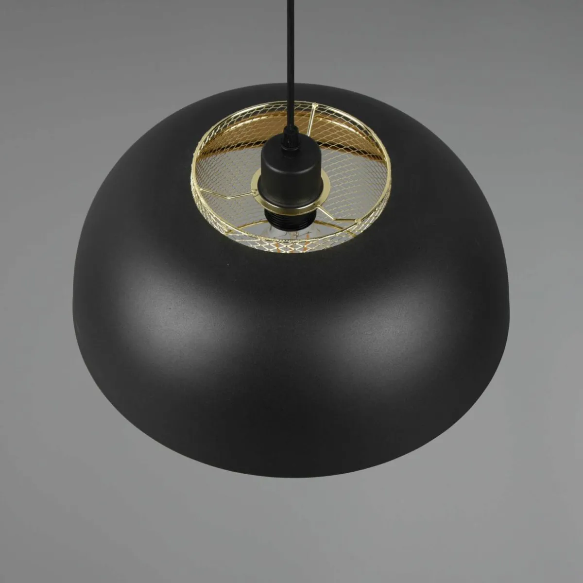 suspension_punch_noiror___lampe___cm_2-1.webp Hot Reality Leuchten Suspension Punch noir/or à 1 lampe Ø 35 cm