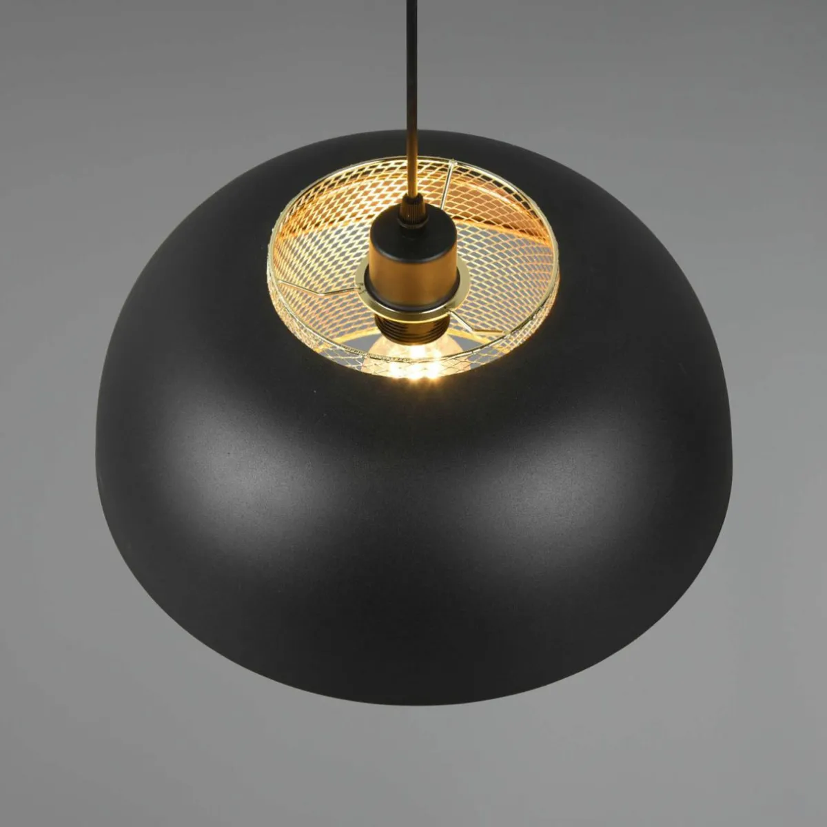 suspension_punch_noiror___lampe___cm_3-1.webp Hot Reality Leuchten Suspension Punch noir/or à 1 lampe Ø 35 cm