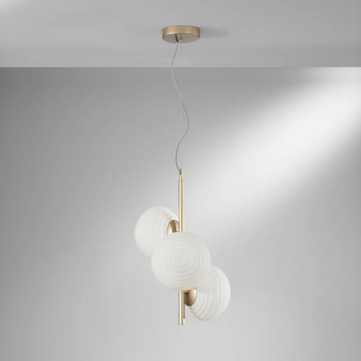 suspension_ripple_doropale___lampes_1.webp Discount Eco-Light Suspension Ripple, doré/opale, à 3 lampes