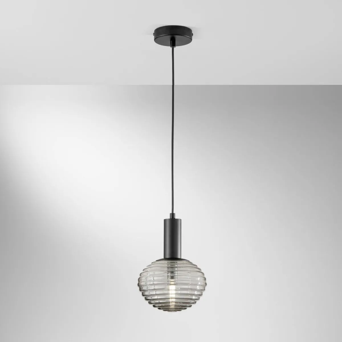 suspension_ripple_noirgris_fum___cm_1.webp Clearance Eco-Light Suspension Ripple, noir/gris fumé, Ø 18 cm