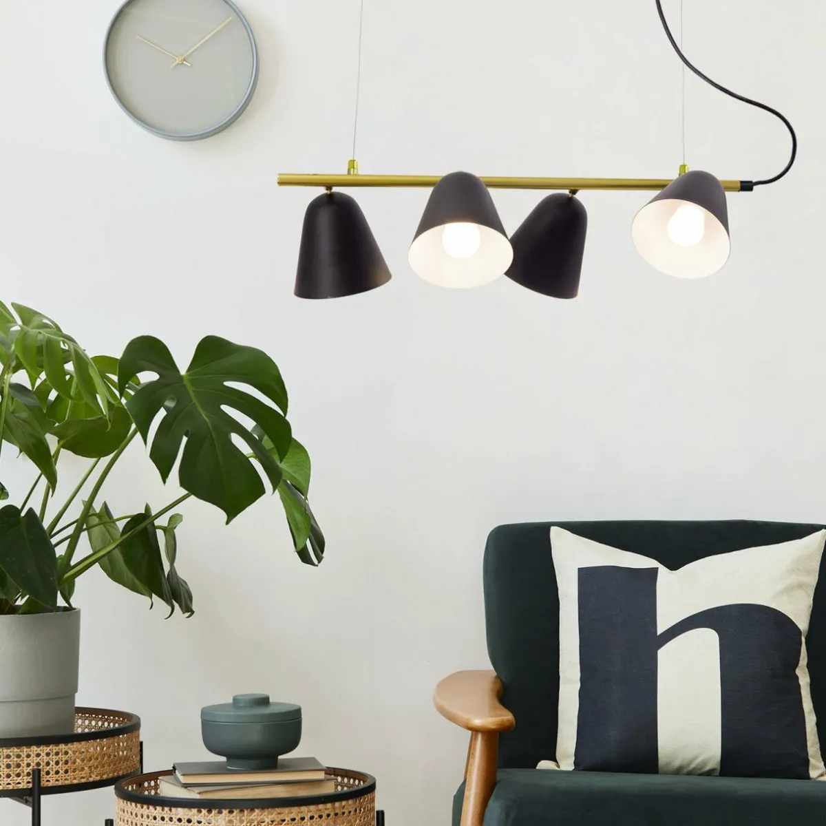 suspension_triton_noire_et_dore_quatre_lampes_0.webp Store Näve Suspension Triton noire et dorée, quatre lampes