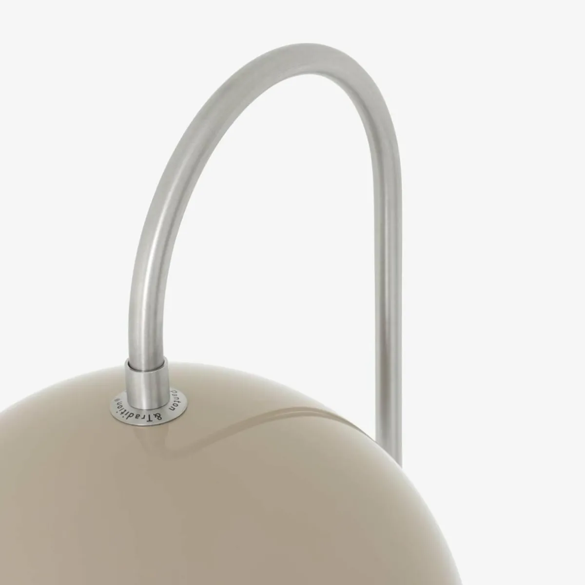 tradition_lampe_sur_pied_flowerpot_vp_beige_hauteur__cm_0.webp Clearance &Tradition Lampe sur pied Flowerpot VP12, beige, hauteur 122 cm